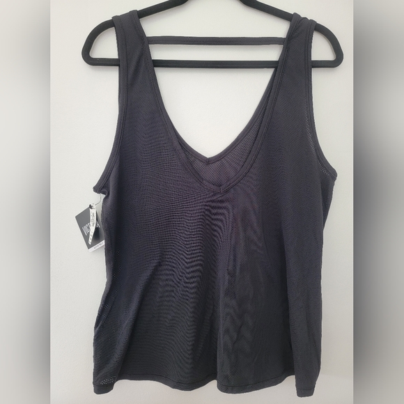 Victoria's Secret Sport Mesh Tank NWT - Picture 2 of 6